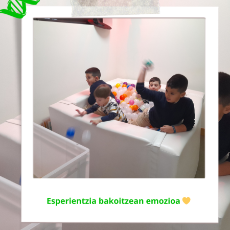 ¿Sabías que a través del juego también trabajamos la autonomía y la comunicación? ¿Sabías que a través del juego también trabajamos la autonomía y la comunicación?